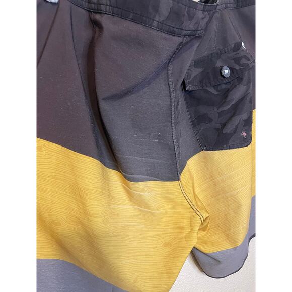 Vuori Men’s Yellow Brown & Gray Board Shorts Swim Shorts Medium - Picture 12 of 12